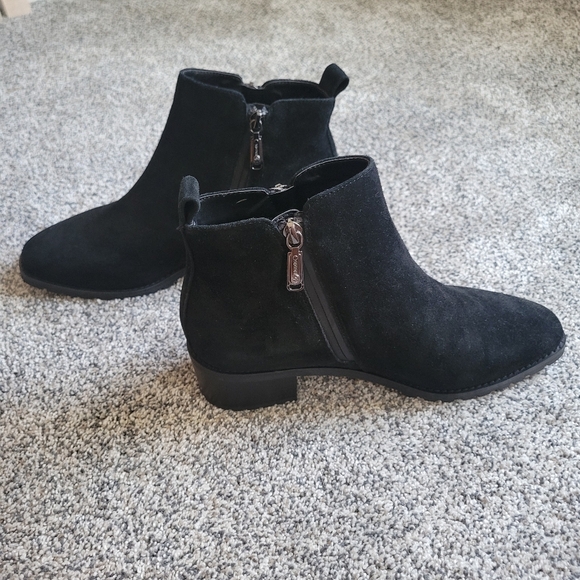 Blondo Ankle Black Booties Suede Leather Waterproof Side Zipper Size 9.5 - Picture 2 of 9